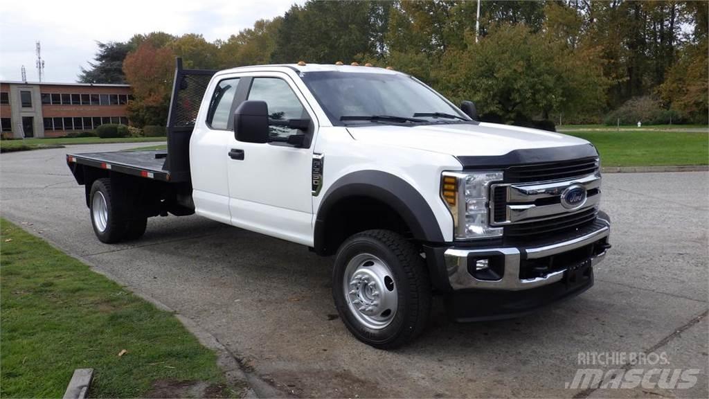 Ford F-550 Camioane platforma/prelata