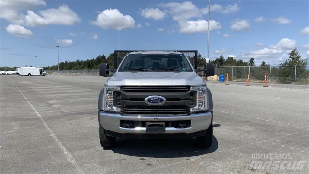 Ford F-550 Camioane platforma/prelata