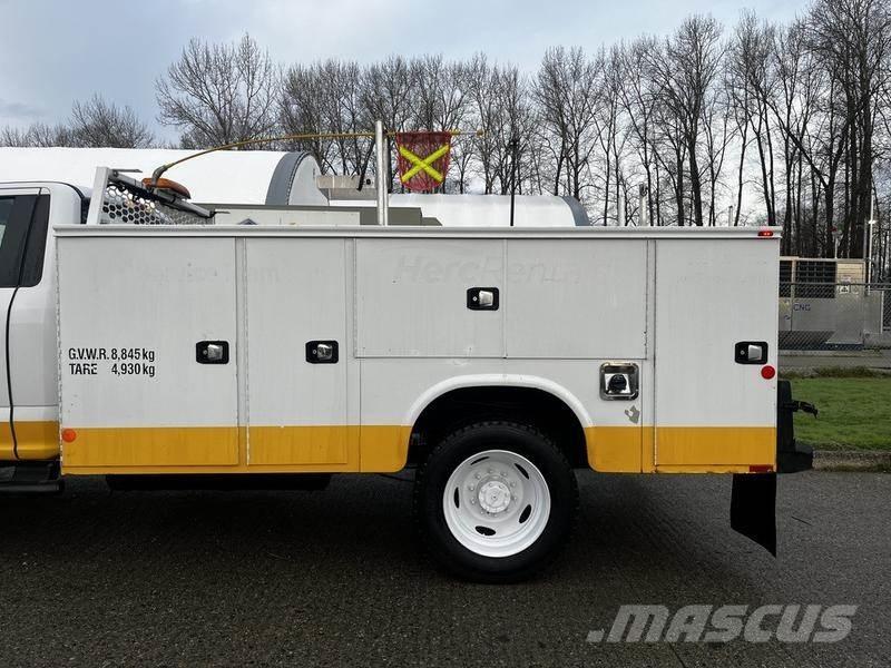 Ford F-550 Municipal/vehicul cu uz general