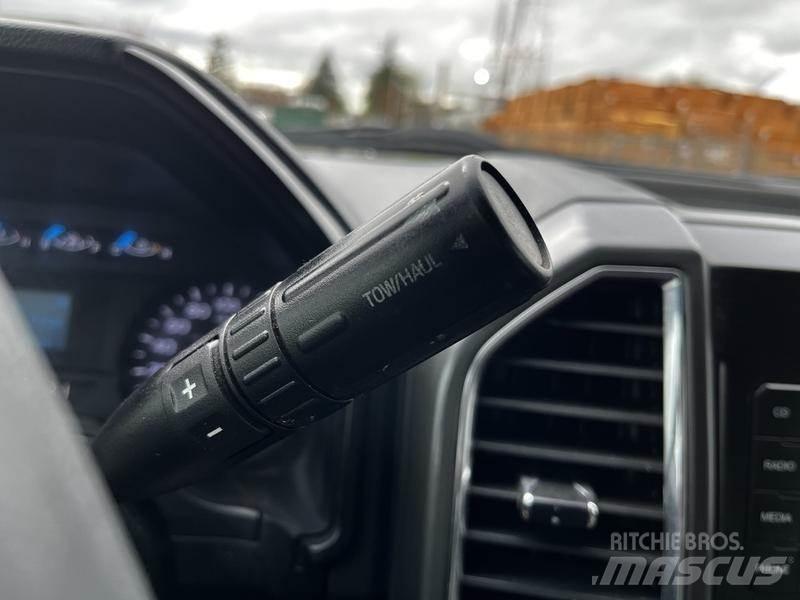 Ford F-550 Camioane platforma/prelata