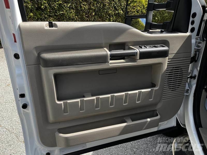 Ford F-550 Municipal/vehicul cu uz general