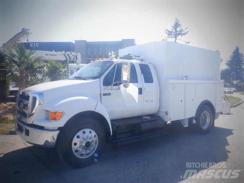 Ford F-750 Municipal/vehicul cu uz general