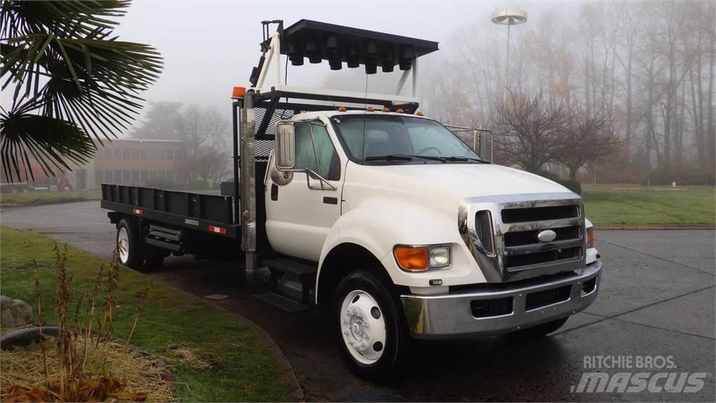 Ford F-750 Camioane platforma/prelata