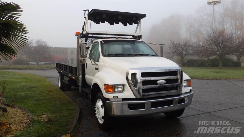 Ford F-750 Camioane platforma/prelata