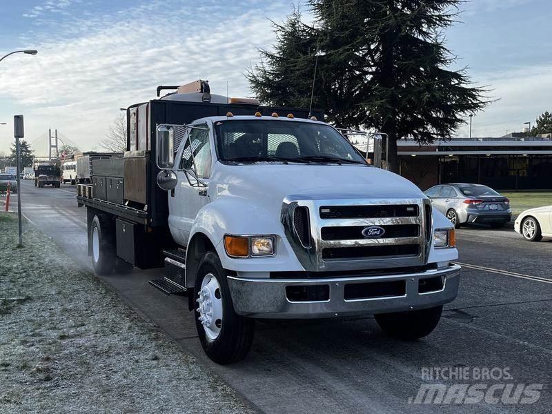 Ford F-750 Camioane platforma/prelata