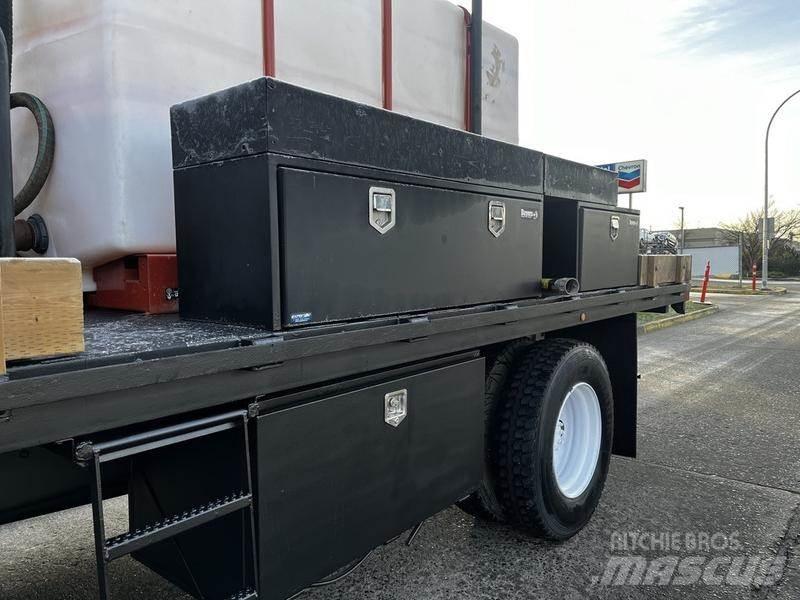 Ford F-750 Camioane platforma/prelata