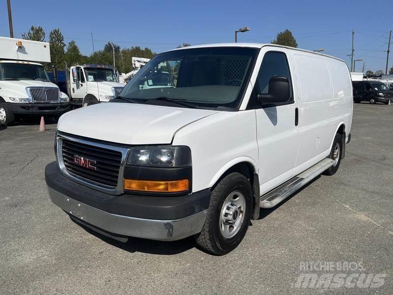 GMC Savana Utilitara