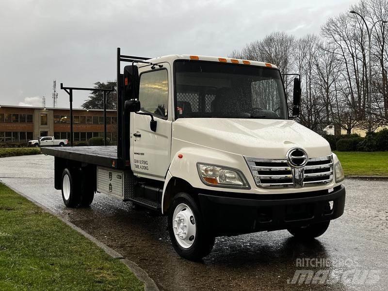 Hino 155 Camioane platforma/prelata