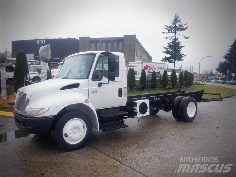 International 4300 Camion cabina sasiu