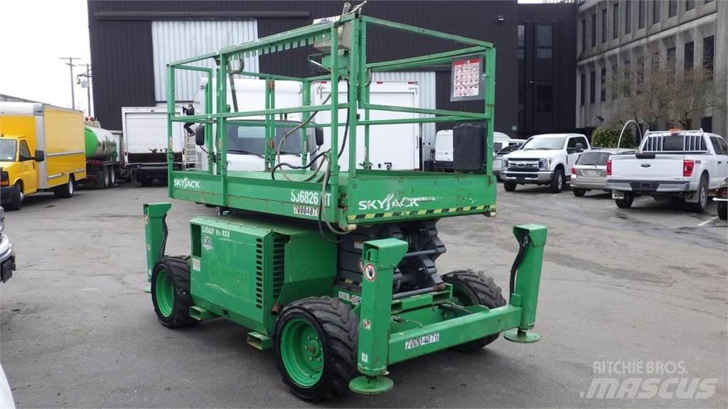 SkyJack SJ6826RT Platforme foarfeca