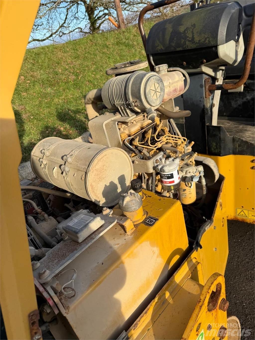 CAT CB24B Cilindri compactori dubli
