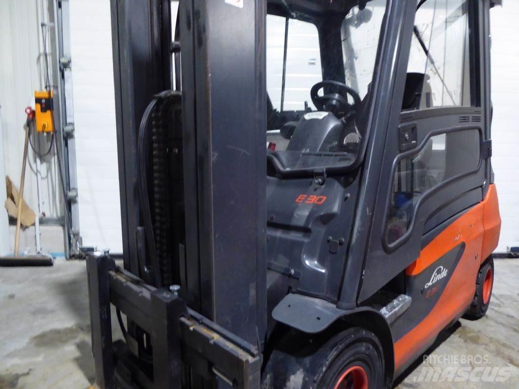 Linde E30-01 Stivuitor electric