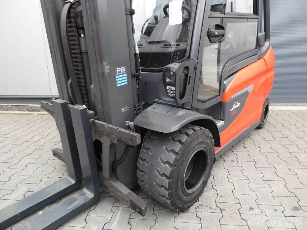Linde E35L-01 Stivuitor electric