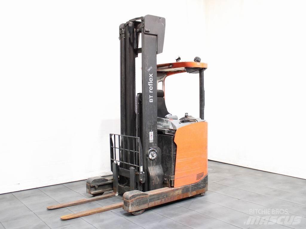 BT RRE 140 Stivuitor cu catarg retractabil