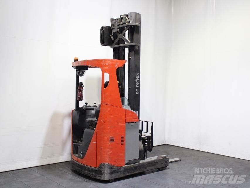 BT RRE 160 Stivuitor cu catarg retractabil