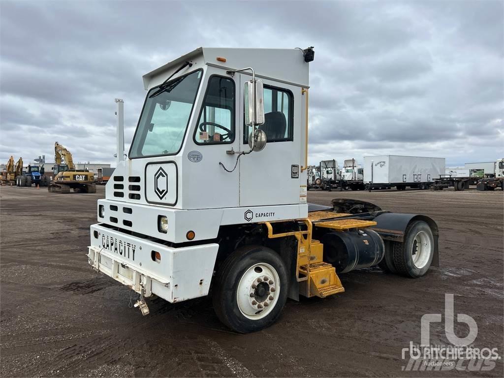 Capacity 4x2 Autotractoare