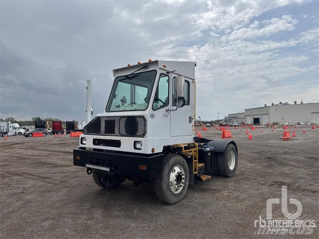 Capacity 4x2 Autotractoare