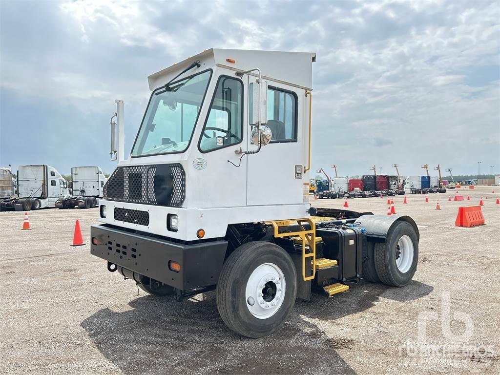 Capacity 4x2 Autotractoare