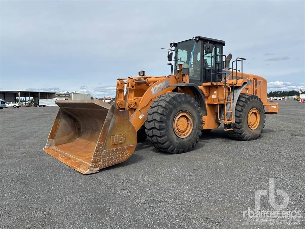 CASE 1221E Incarcator pe pneuri