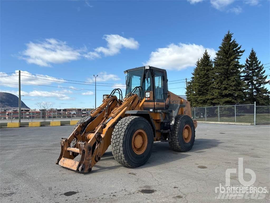 CASE 721B Incarcator pe pneuri