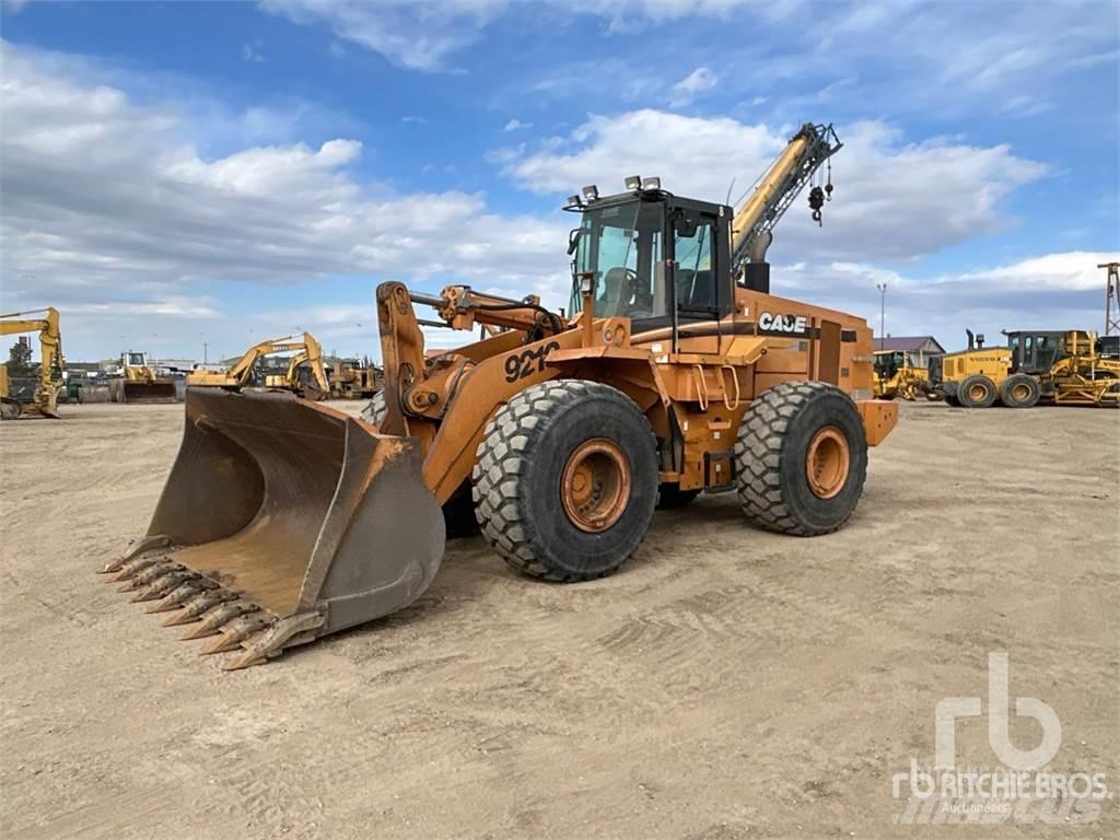 CASE 921C Incarcator pe pneuri