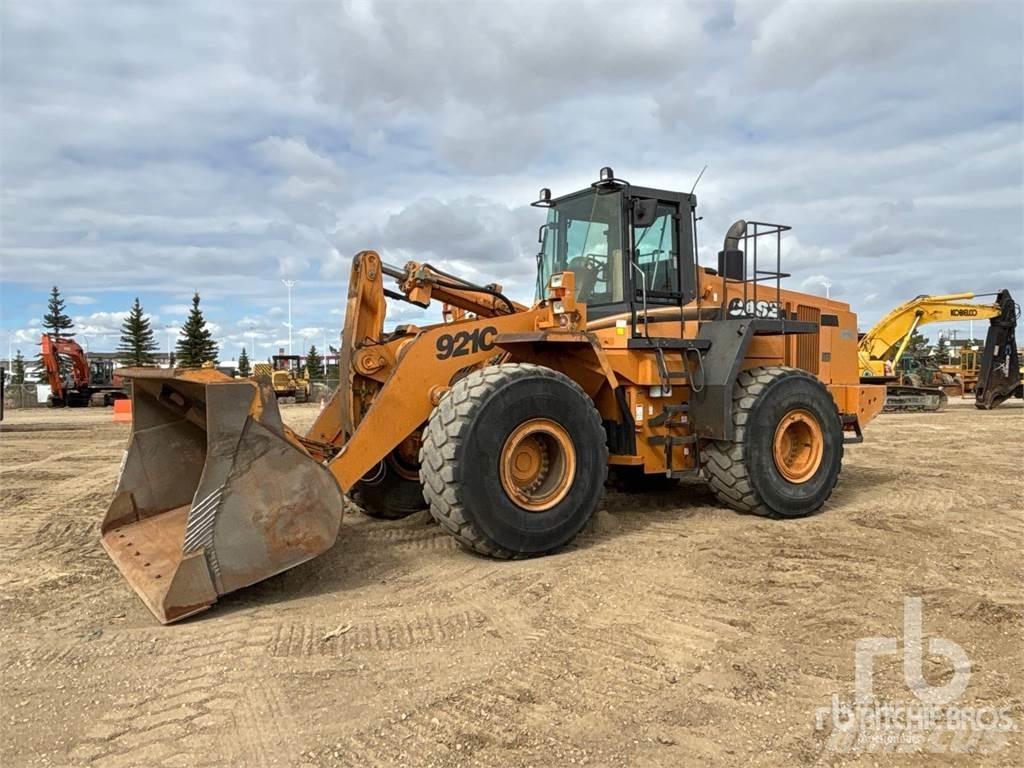 CASE 921C Incarcator pe pneuri