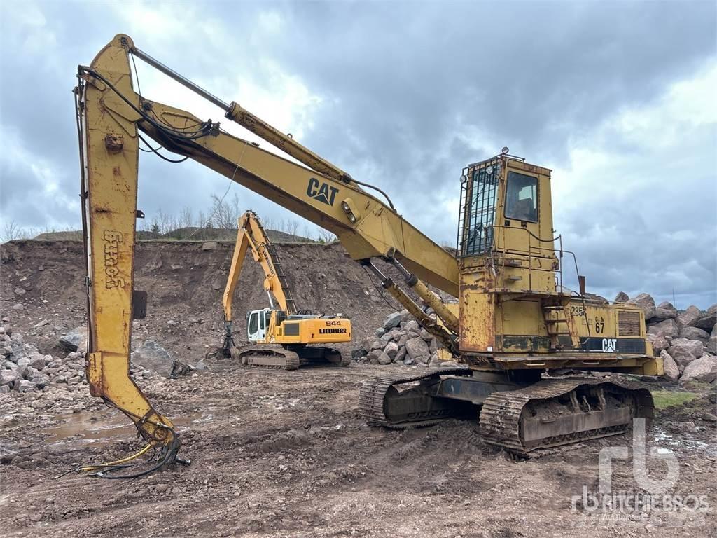 CAT 235C Paleta de manipulare