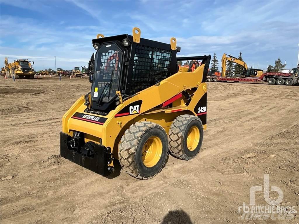 CAT 242B3 Mini incarcator