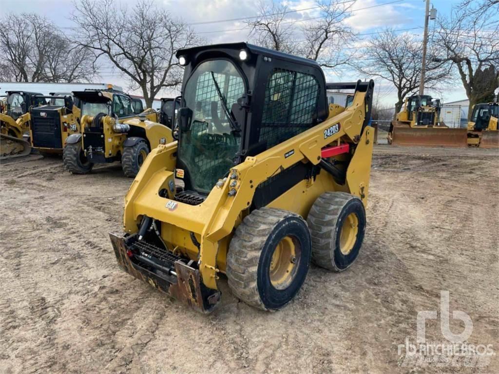 CAT 242D3 Mini incarcator