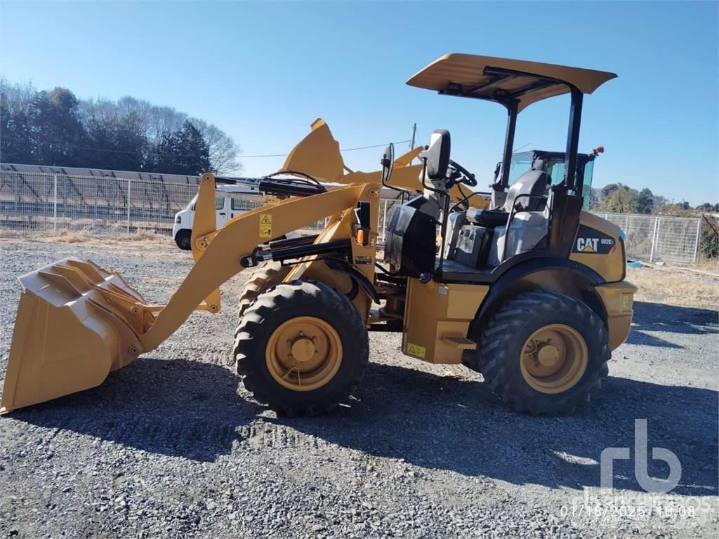 CAT 902C2 Incarcator pe pneuri