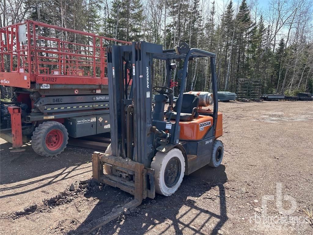 Doosan G25E-3 Stivuitor diesel
