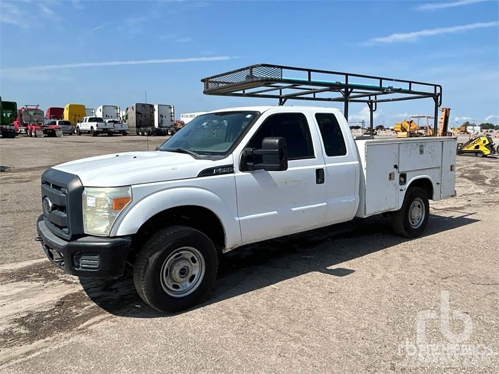 Ford F-250 Municipal/vehicul cu uz general