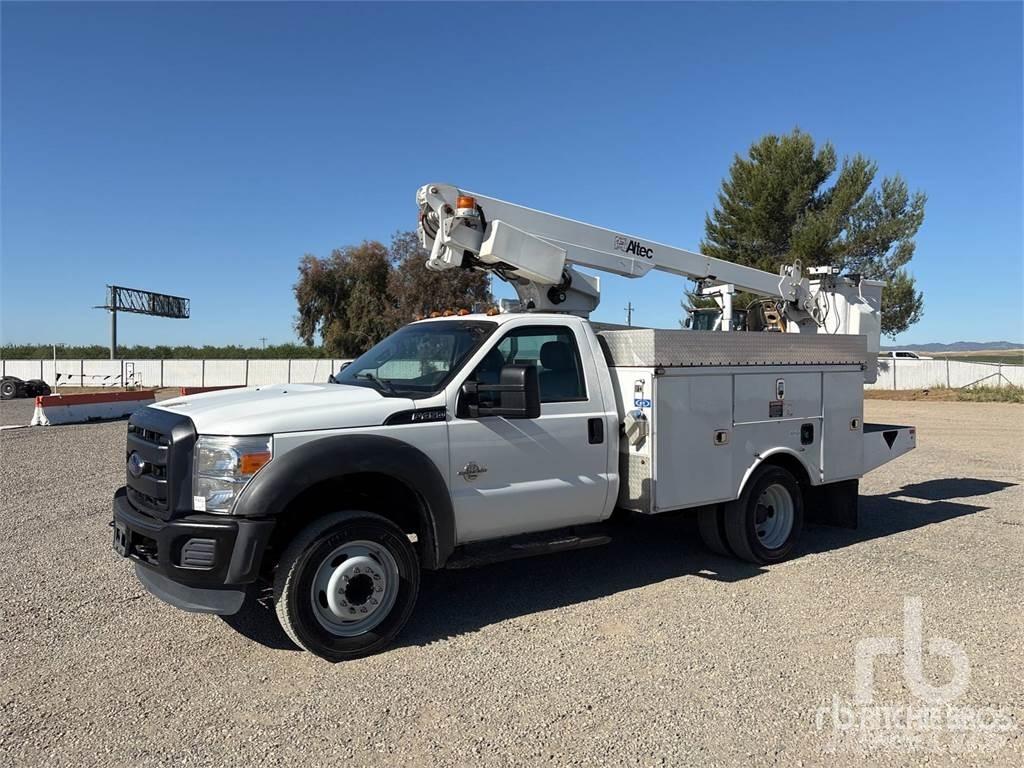 Ford F-450 Platforme aeriene montate pe remorca