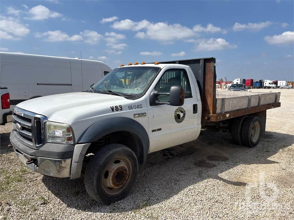 Ford F-550 Camioane platforma/prelata