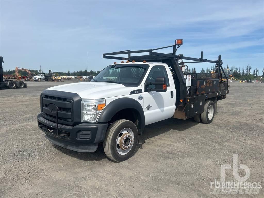 Ford F-550 Camioane platforma/prelata