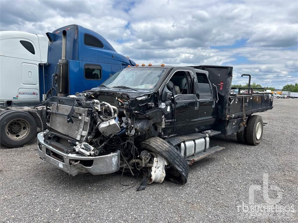 Ford F-750 Camioane platforma/prelata