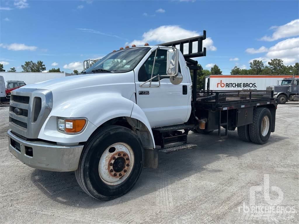 Ford F-750 Camioane platforma/prelata