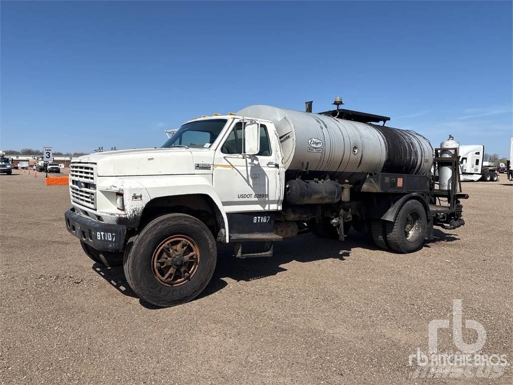 Ford F800 Pulverizatoare de bitum