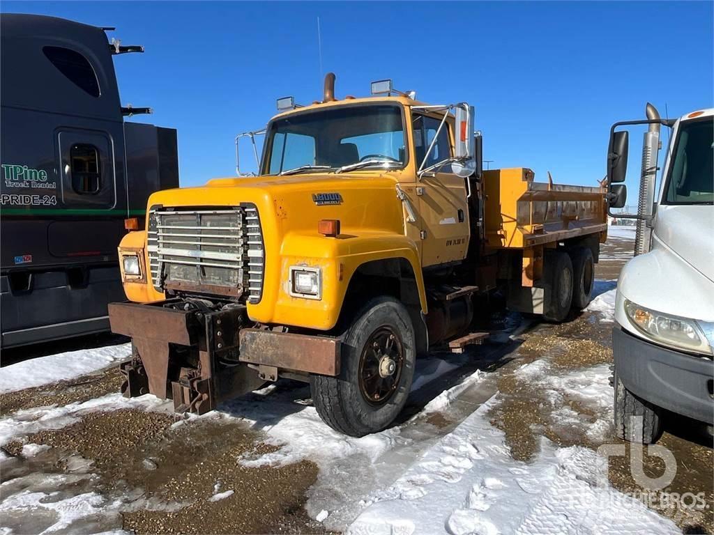 Ford L8000 Autobasculanta