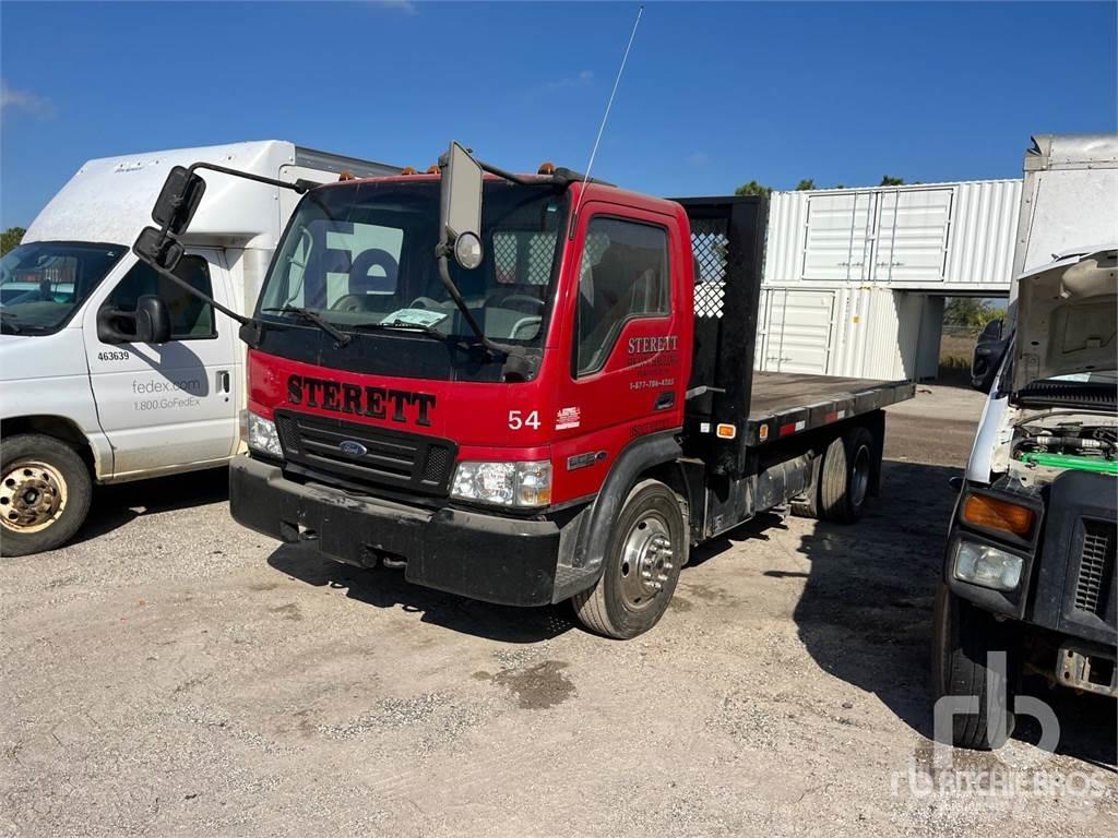 Ford LCF550 Camioane platforma/prelata
