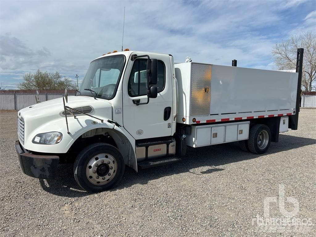 Freightliner M2 Camioane platforma/prelata