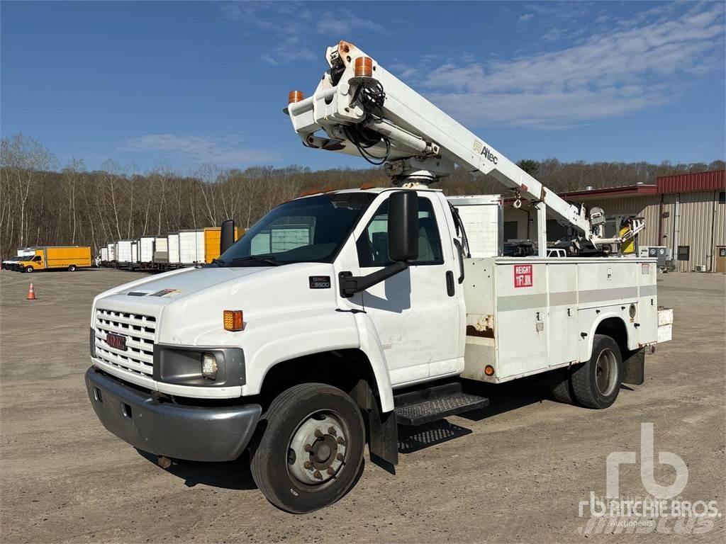 GMC C5500 Platforme aeriene montate pe remorca