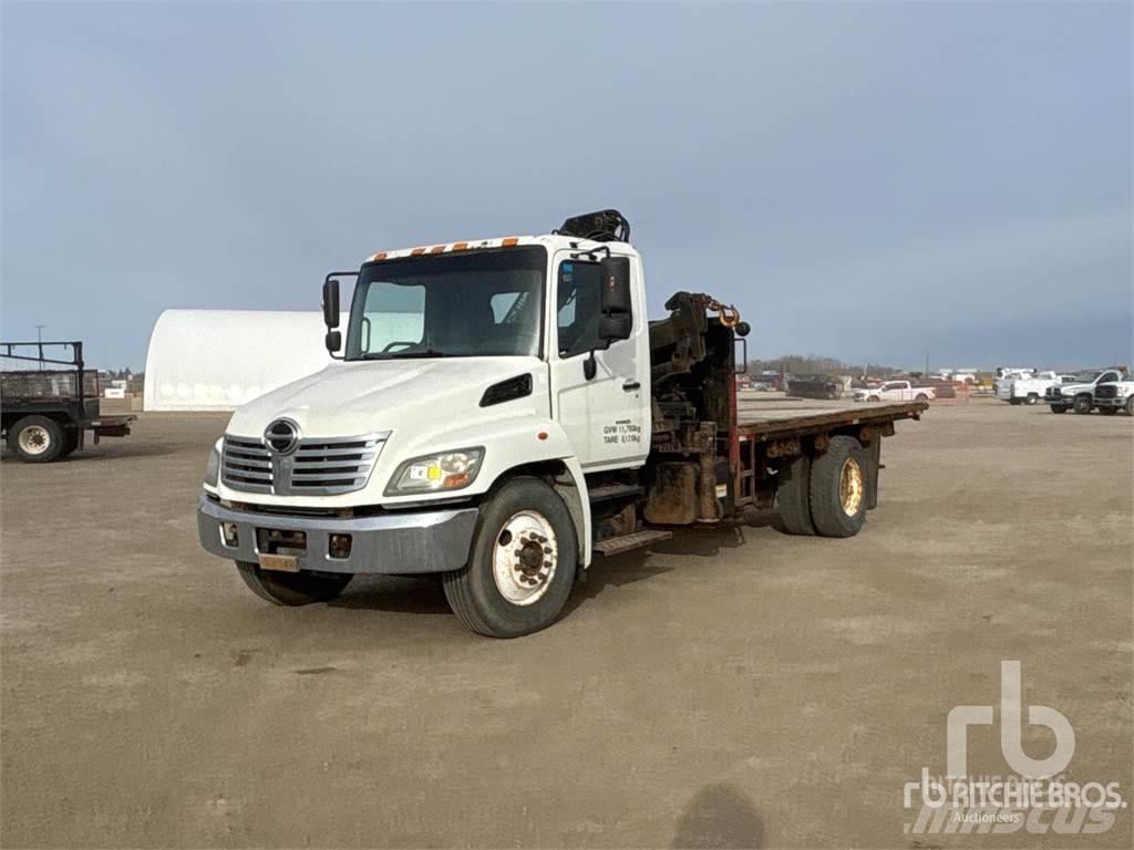 Hino 338 Camioane cu macara
