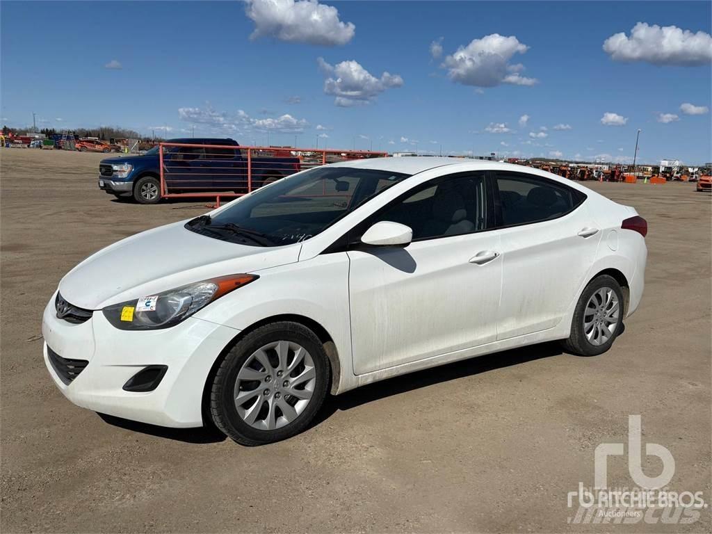 Hyundai ELANTRA Masini
