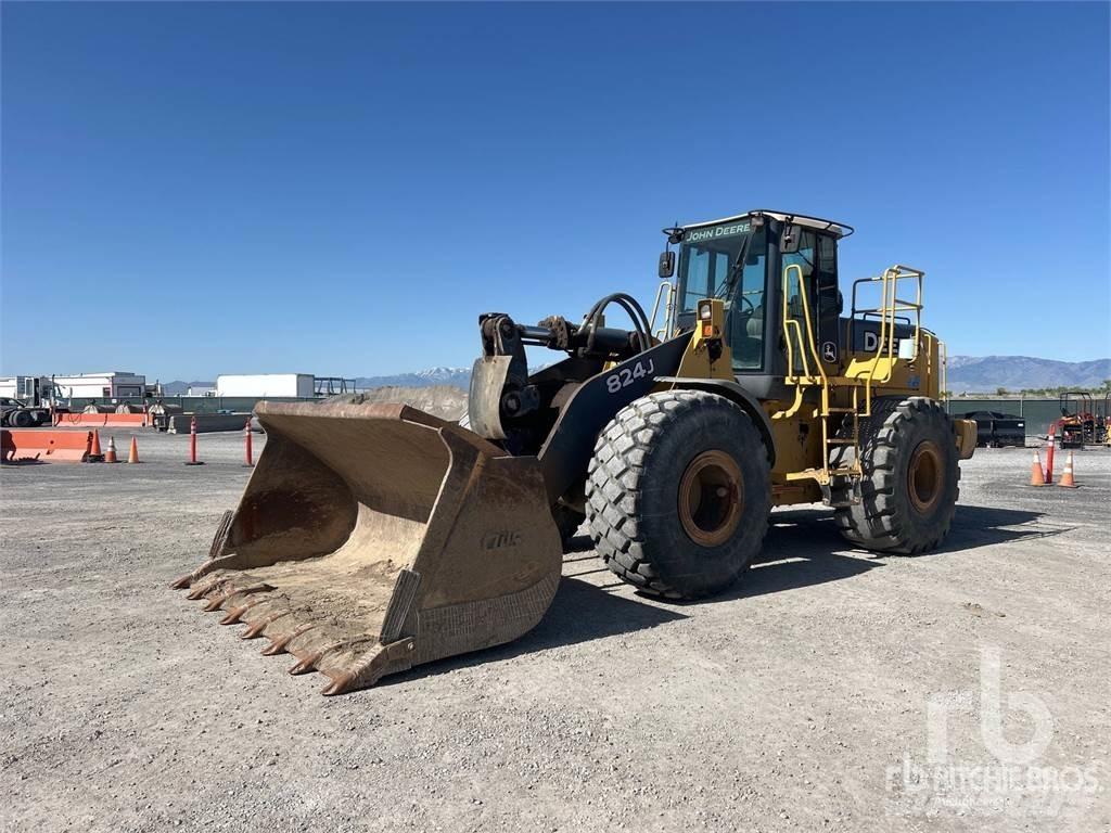 John Deere 824J Incarcator pe pneuri