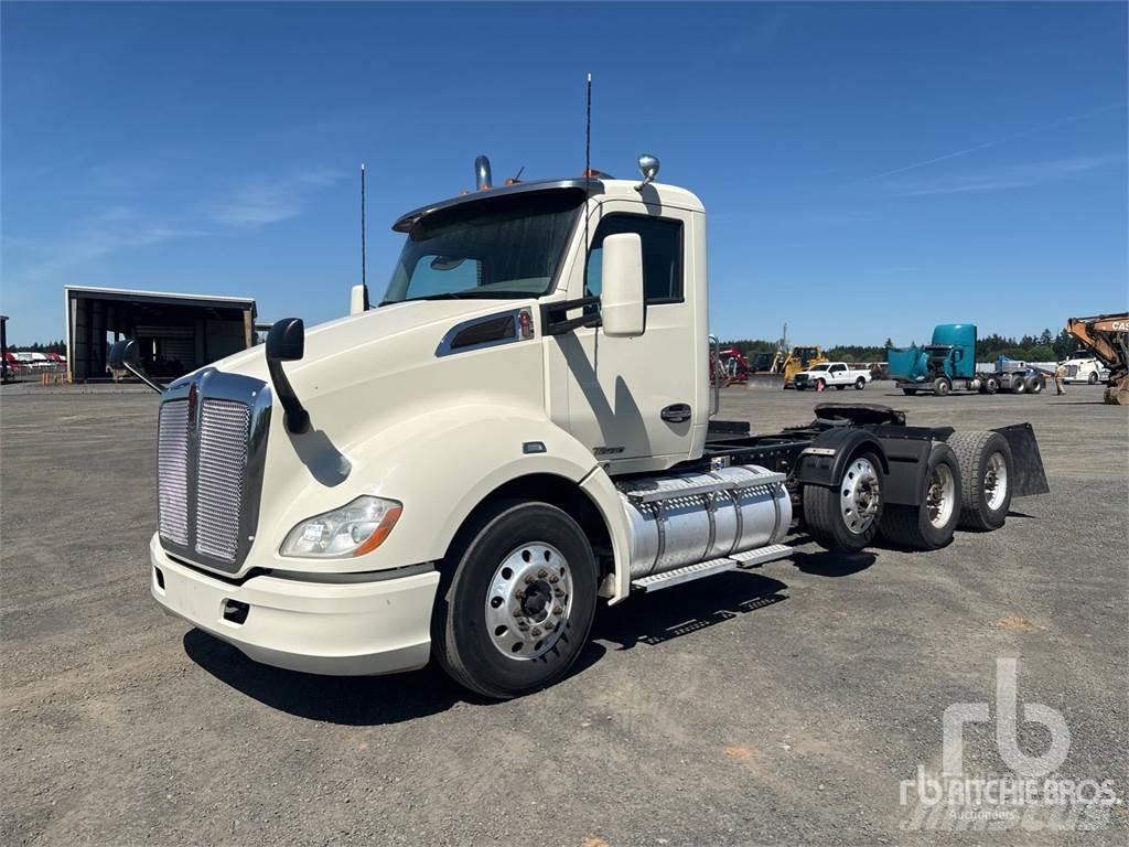 Kenworth T-680 Autotractoare