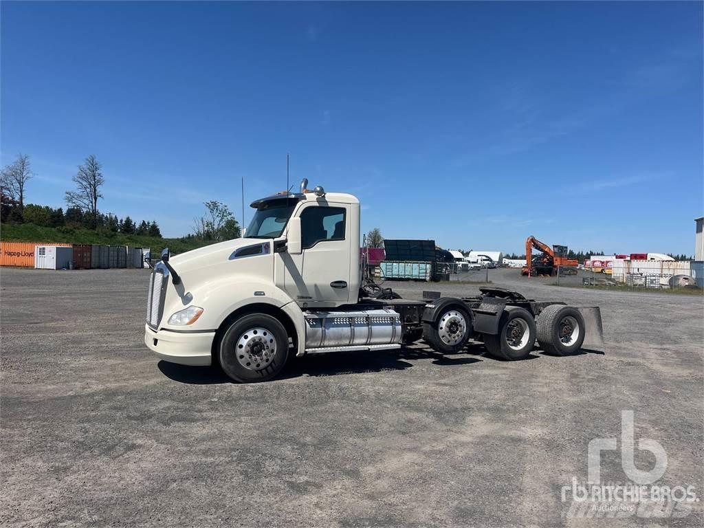 Kenworth T-680 Autotractoare
