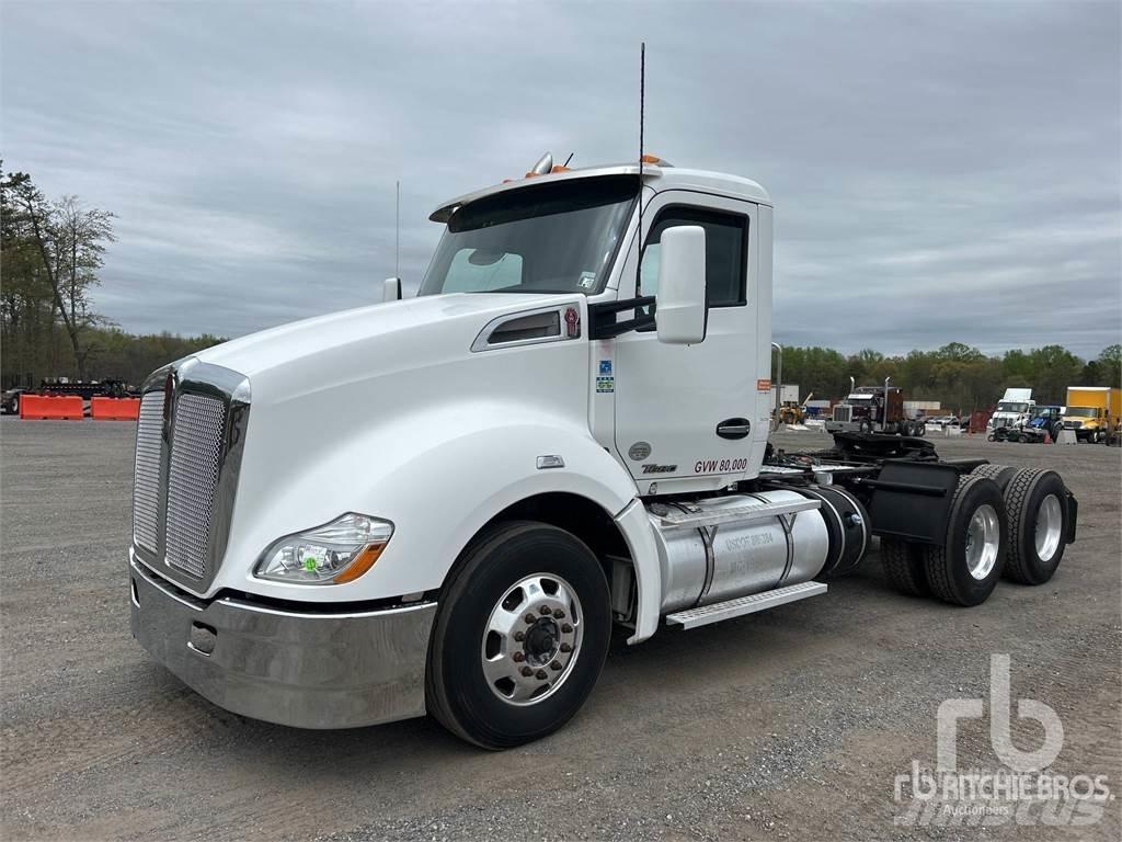 Kenworth T-680 Autotractoare