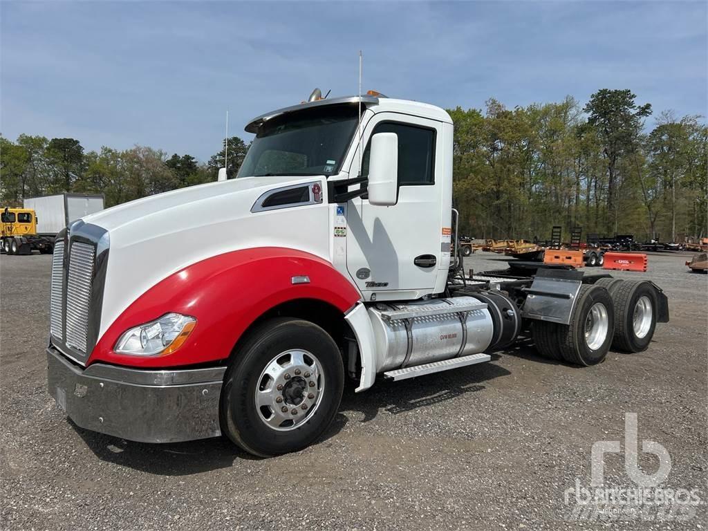 Kenworth T-680 Autotractoare