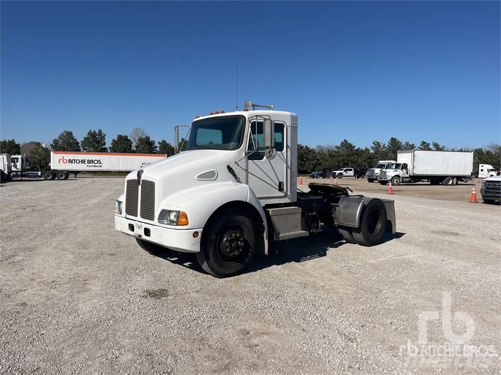 Kenworth T300 Autotractoare